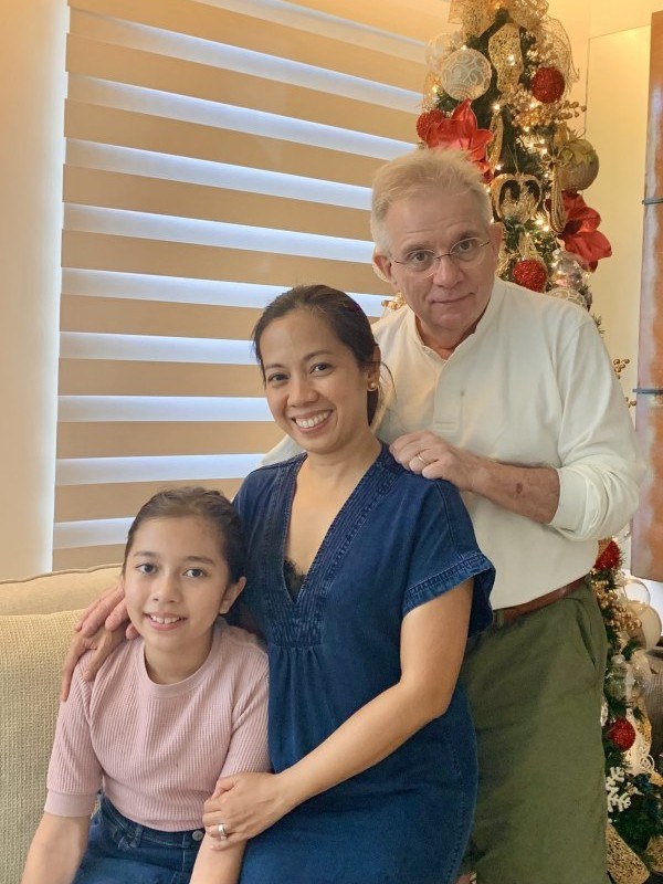 Christmas 2020 Alba, Cher and David in front of Christmas tree