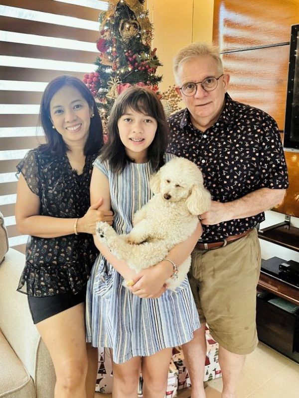 Christmas 2021 Alba, Cher and David in front of Christmas tree