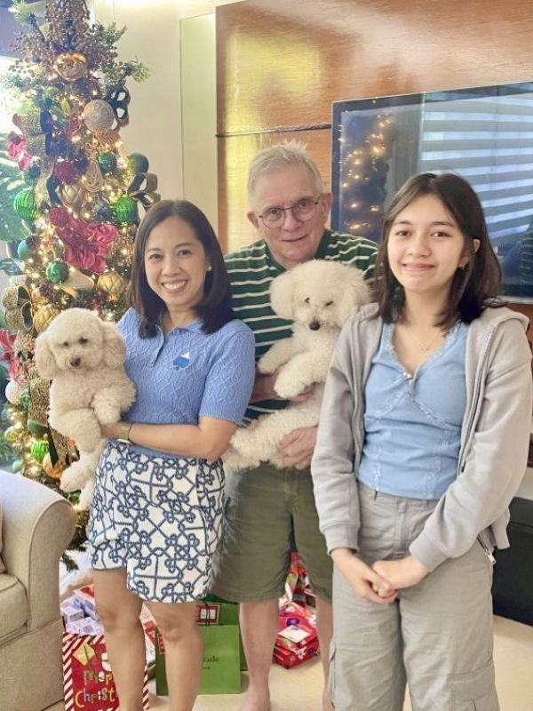 Christmas 2023 Alba, Cher and David in front of Christmas tree